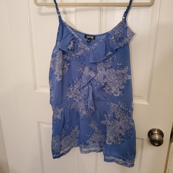 🛍 Floral Tank 🛍 - Picture 1 of 3